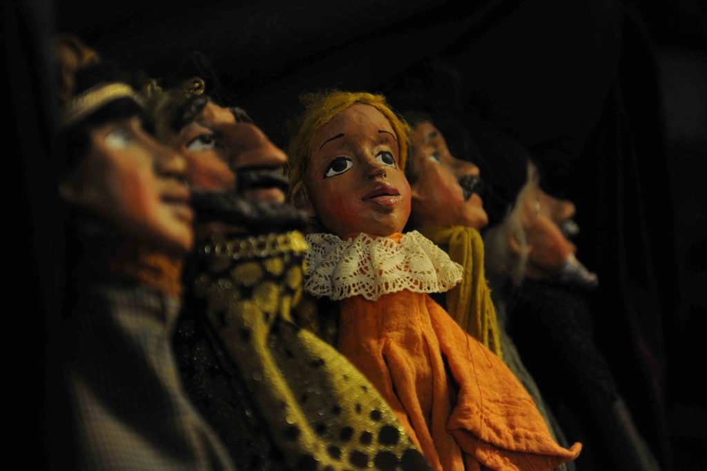 Theatro Eleftheri Ekfrasi-Book the theater-1